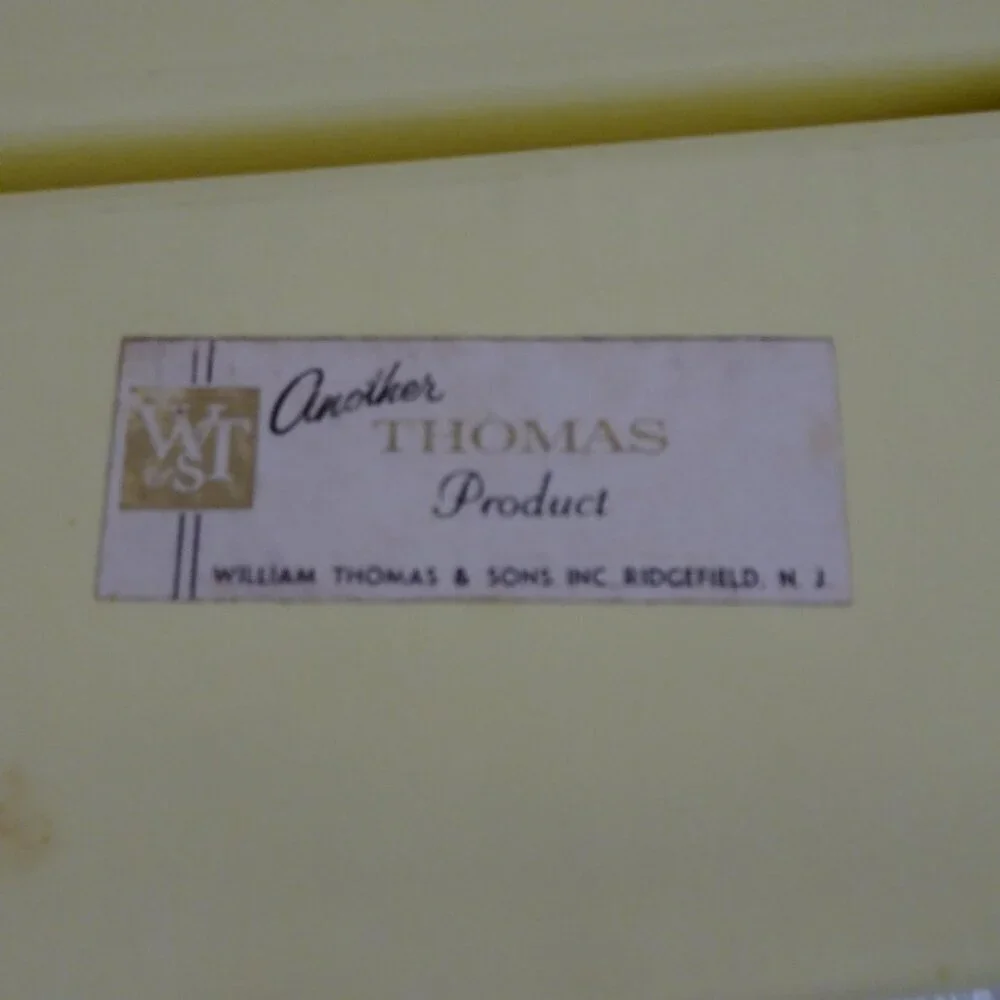 MCM Sewing Box Filled With VTG Thread & Notions William Thomas Plastic Latched